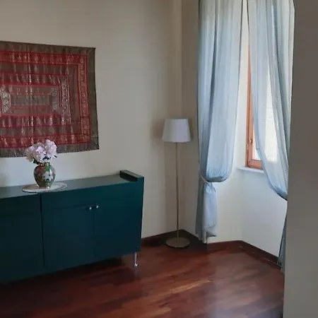 Casa In Piazza A Due Passi Dagli Imbarchi E Dal Centro Storico Appartamento Livorno
