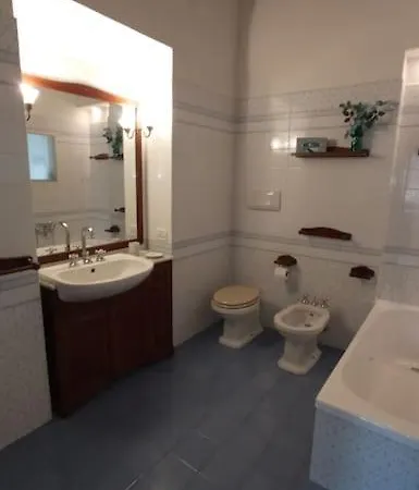 Apartment Casa In Piazza Nel Centro Storico A Due Passi Dagli Imbarchi Livorno