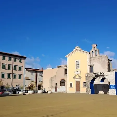Casa In Piazza A Due Passi Dagli Imbarchi E Dal Centro Storico * Livorno