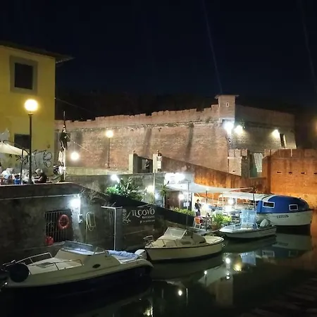 Casa In Piazza A Due Passi Dagli Imbarchi E Dal Centro Storico Appartamento Livorno